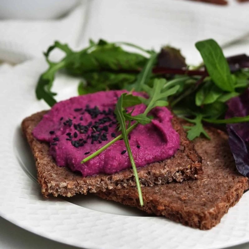 Almond Beet Hummus - MioMat